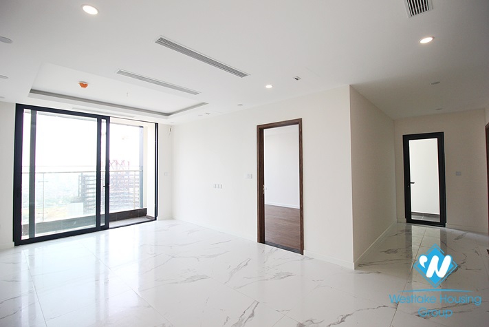 Unfurnished duplex apartment in Sunshine City for rent